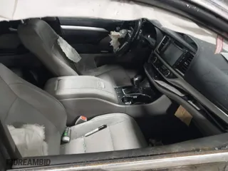 2014 Toyota Highlander XLE with VIN 5TDJKRFH1ES060597, listed as a IAAI auction lot 41127689 with 122,377 mi miles. Bid and sale history available at carsss.com. Image 5.