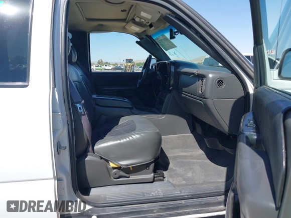 2004 Chevrolet Avalanche Z71 with VIN 3GNEK12TX4G302918, listed as a IAAI auction lot 42117074 with 166,066 mi miles. Bid and sale history available at carsss.com. Image 5.