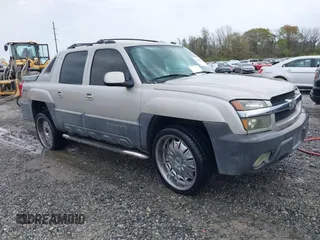 2004 Chevrolet Avalanche Z71 with VIN 3GNEK12T24G147409, listed as a IAAI auction lot 41843423 with 265,742 mi miles. Bid and sale history available at carsss.com. Image 1.
