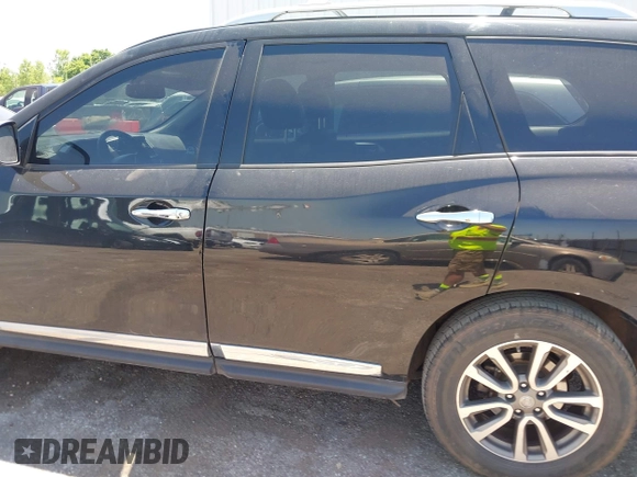 2014 Nissan Pathfinder SV z VIN 5N1AR2MMXEC684429, wystawiony jako IAAI lot #42233673 z przebiegiem 135 593 mil mil oraz . Historia ofert i sprzedaży dostępna na DreamBid. Obrazek 14.