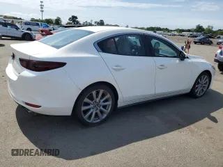 2021 Mazda 3 Preferred with VIN JM1BPBCL3M1340622, listed as a Copart auction lot 68418964 with 41,524 mi miles and Salvage Title. Bid and sale history available at DreamBid. Image 3.