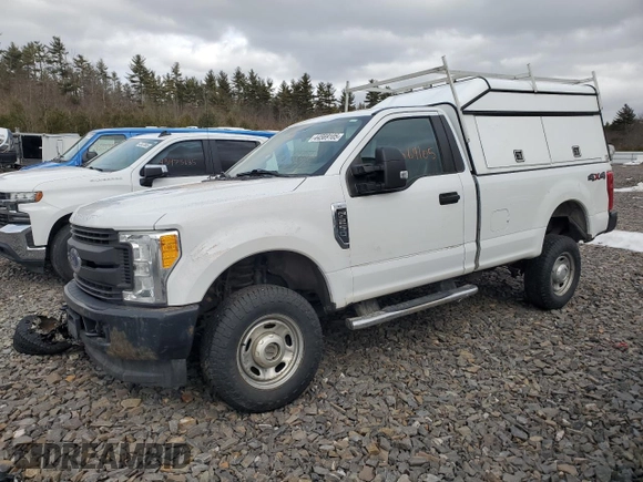 2017 Ford Super Duty F-250 SRW XLT with VIN 1FTBF2B60HEC88184, listed as a Copart auction lot 44569105 with 124,583 mi miles and Salvage Title. Bid and sale history available at carsss.com. Image 1.