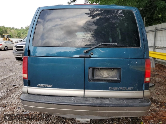 2002 Chevrolet Astro with VIN 1GNDM19X02B110895, listed as a Copart auction lot 70704784 with 176,736 mi miles and Salvage Title. Bid and sale history available at carsss.com. Image 6.