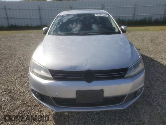 2014 Volkswagen Jetta SEL с VIN 3VWL17AJ4EM426947, выставлен на аукционе Copart как лот 49431185 с пробегом 104 254 миль миль и Списание • Salvage title. История ставок и продаж доступна на DreamBid. Изображение 5.