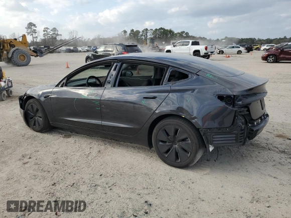 2024 Tesla Model 3 z VIN 5YJ3E1EA8RF726631, wystawiony jako Copart lot #43526145 z przebiegiem 12 980 mil mil oraz Czysty tytuł • Clean title. Historia ofert i sprzedaży dostępna na DreamBid. Obrazek 2.