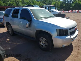 2014 Chevrolet Tahoe LT z VIN 1GNSCBE00ER147899, wystawiony jako IAAI lot #42322761 z przebiegiem 299 342 mil mil oraz . Historia ofert i sprzedaży dostępna na DreamBid. Obrazek 1.