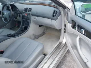 2001 Mercedes-Benz CLK 320/430 z VIN WDBLK70GX1T069063, wystawiony jako IAAI lot #42353619 z przebiegiem 107 770 mil mil oraz . Historia ofert i sprzedaży dostępna na DreamBid. Obrazek 5.