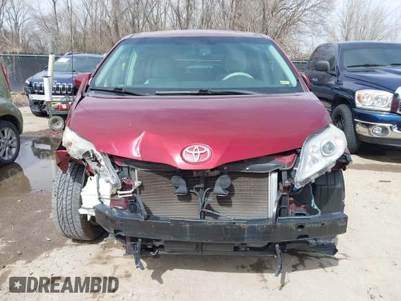 2011 Toyota Sienna LE AAS with VIN 5TDKK3DC7BS007097, listed as a IAAI auction lot 41802056 with 170,471 mi miles. Bid and sale history available at carsss.com. Image 13.