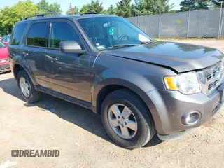 2012 Ford Escape XLT z VIN 1FMCU9DG7CKB28270, wystawiony jako IAAI lot #42607520 z przebiegiem 129 758 mil mil oraz . Historia ofert i sprzedaży dostępna na DreamBid. Obrazek 1.