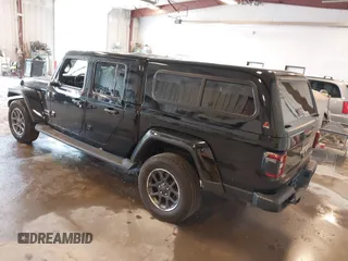 2020 Jeep Gladiator Overland with VIN 1C6HJTFG5LL140142, listed as a IAAI auction lot 42452310 with 111,884 mi miles and . Bid and sale history available at DreamBid. Image 3.