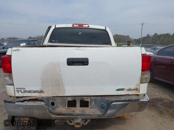 2013 Toyota Tundra z VIN 5TFDW5F13DX275744, wystawiony jako IAAI lot #41689927 z przebiegiem 259 732 mil mil oraz . Historia ofert i sprzedaży dostępna na DreamBid. Obrazek 16.
