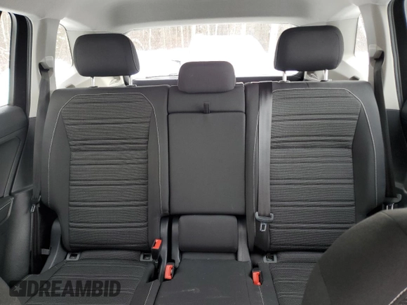 2022 Volkswagen Tiguan S z VIN 3VV0B7AX5NM132255, wystawiony jako Copart lot #43942605 z przebiegiem 90 460 mil mil oraz Tytuł czysty. Historia ofert i sprzedaży dostępna na DreamBid. Obrazek 10.