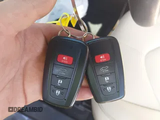 2023 Toyota Highlander L z VIN 5TDKDRAH6PS039527, wystawiony jako IAAI lot #42165200 z przebiegiem 27 350 mil mil oraz . Historia ofert i sprzedaży dostępna na DreamBid. Obrazek 11.