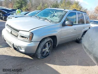 2005 Chevrolet TrailBlazer LT with VIN 1GNDT13S452289799, listed as a IAAI auction lot 41673167 with 198,709 mi miles. Bid and sale history available at carsss.com. Image 2.