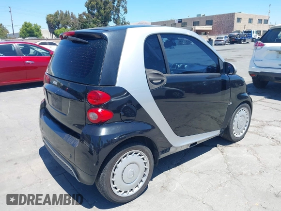 2013 Smart fortwo Pure с VIN WMEEJ3BA6DK676071, выставлен на аукционе IAAI как лот 42677618 с пробегом 191 709 миль миль и . История ставок и продаж доступна на DreamBid. Изображение 4.
