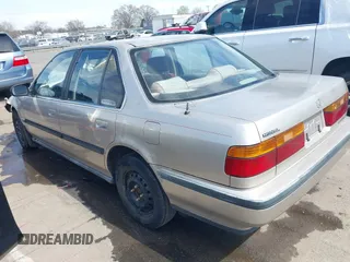 1990 Honda Accord LX with VIN 1HGCB7554LA000846, listed as a IAAI auction lot 41755092 with 336,811 mi miles. Bid and sale history available at carsss.com. Image 3.