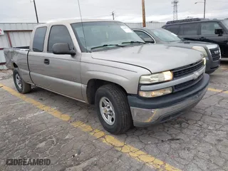 2002 Chevrolet Silverado 1500 LS with VIN 1GCEC19W12Z120303, listed as a IAAI auction lot 41269996 with 185,809 mi miles. Bid and sale history available at carsss.com. Image 1.