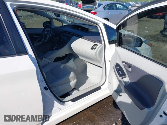 2010 Toyota Prius II with VIN JTDKN3DU3A0003291, listed as a IAAI auction lot 42123268 with 285,734 mi miles and . Bid and sale history available at carsss.com. Image 5.