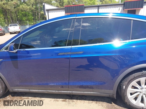 2016 Tesla Model X 70D z VIN 5YJXCBE20GF006744, wystawiony jako IAAI lot #42045005 z przebiegiem 169 619 mil mil oraz . Historia ofert i sprzedaży dostępna na DreamBid. Obrazek 14.