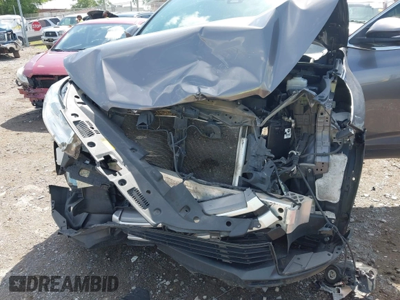 2019 Toyota Highlander LE z VIN 5TDZZRFH3KS325109, wystawiony jako IAAI lot #42160177 z przebiegiem 124 288 mil mil oraz . Historia ofert i sprzedaży dostępna na DreamBid. Obrazek 6.