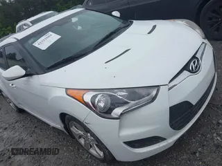 2012 Hyundai Veloster w/Gray Int z VIN KMHTC6ADXCU029104, wystawiony jako IAAI lot #42332604 z przebiegiem 82 218 mil mil oraz . Historia ofert i sprzedaży dostępna na DreamBid. Obrazek 1.