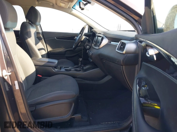 2017 Kia Sorento LX with VIN 5XYPGDA32HG294002, listed as a IAAI auction lot 42121806 with 154,733 mi miles. Bid and sale history available at carsss.com. Image 5.