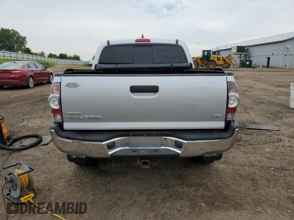 2012 Toyota Tacoma z VIN 3TMLU4EN6CM093217, wystawiony jako Copart lot #60237655 z przebiegiem 184 205 mil mil oraz Czysty tytuł • Clean title. Historia ofert i sprzedaży dostępna na DreamBid. Obrazek 6.