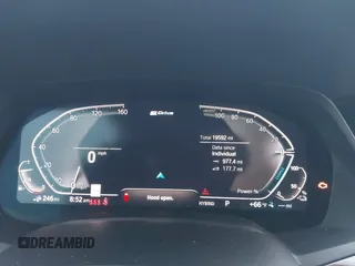 2022 BMW X5 xDrive45e z VIN 5UXTA6C00N9L06383, wystawiony jako IAAI lot #38552162 z przebiegiem 19 592 mil mil oraz . Historia ofert i sprzedaży dostępna na DreamBid. Obrazek 7.