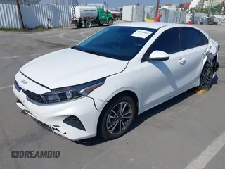 2022 Kia Forte LXS z VIN 3KPF24AD3NE496228, wystawiony jako IAAI lot #42193668 z przebiegiem 29 849 mil mil oraz . Historia ofert i sprzedaży dostępna na DreamBid. Obrazek 2.
