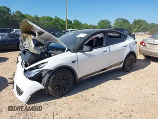 2021 Tesla Model Y Long Range z VIN 5YJYGDEE0MF204377, wystawiony jako IAAI lot #42139838 z przebiegiem Nie podano mil oraz . Historia ofert i sprzedaży dostępna na DreamBid. Obrazek 2.