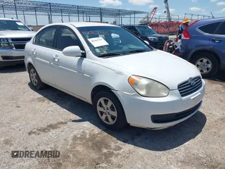 2008 Hyundai Accent GLS z VIN KMHCN46C98U207025, wystawiony jako IAAI lot #42262735 z przebiegiem 186 556 mil mil oraz . Historia ofert i sprzedaży dostępna na DreamBid. Obrazek 1.