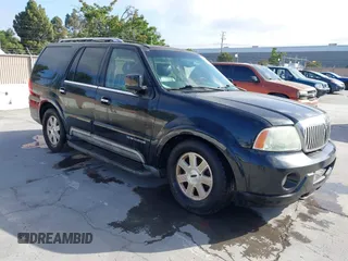 2003 Lincoln Navigator Luxury z VIN 5LMFU28R33LJ06855, wystawiony jako IAAI lot #42500269 z przebiegiem 171 547 mil mil oraz . Historia ofert i sprzedaży dostępna na DreamBid. Obrazek 1.