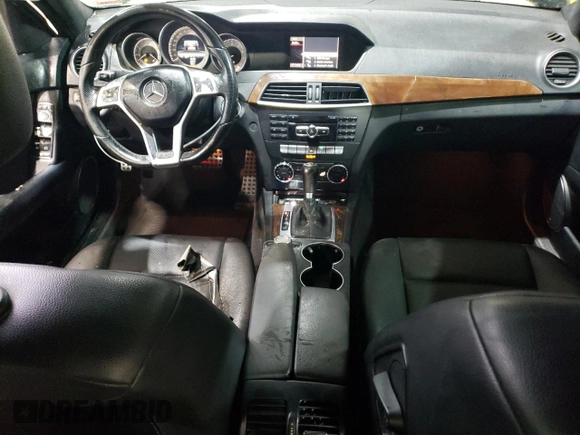 2013 Mercedes-Benz C 300 Sport z VIN WDDGF8AB0DR288122, wystawiony jako Copart lot #55216405 z przebiegiem 158 303 mil mil oraz Szkoda całkowita • Salvage title. Historia ofert i sprzedaży dostępna na DreamBid. Obrazek 8.
