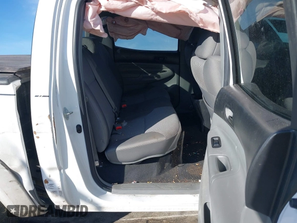 2015 Toyota Tacoma with VIN 3TMLU4EN8FM184297, listed as a IAAI auction lot 41759278 with 116,158 mi miles and . Bid and sale history available at DreamBid. Image 8.