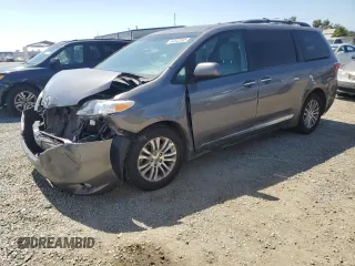2015 Toyota Sienna XLE с VIN 5TDYK3DC3FS630720, выставлен на аукционе Copart как лот 64542895 с пробегом 243 301 миль миль и Списание • Salvage title. История ставок и продаж доступна на DreamBid. Изображение 1.