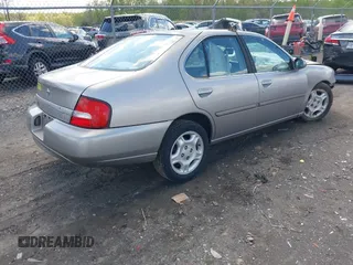 2000 Nissan Altima XE with VIN 1N4DL01D3YC132616, listed as a IAAI auction lot 42037326 with 131,941 mi miles. Bid and sale history available at carsss.com. Image 4.