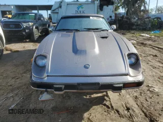 1983 Datsun 280ZX z VIN JN1HZ04S0DX560086, wystawiony jako Copart lot #79178604 z przebiegiem 183 309 mil mil oraz Szkody całkowita. Historia ofert i sprzedaży dostępna na DreamBid. Obrazek 5.