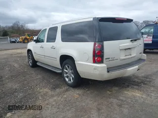 2011 GMC Yukon XL Denali z VIN 1GKS2MEF7BR271728, wystawiony jako IAAI lot #42050555 z przebiegiem 251 752 mil mil oraz . Historia ofert i sprzedaży dostępna na DreamBid. Obrazek 3.