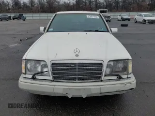 1995 Mercedes-Benz E Class with VIN WDBEA32E7SC196256, listed as a Copart auction lot 51487935 with 103,645 mi miles and Clean Title. Bid and sale history available at carsss.com. Image 5.