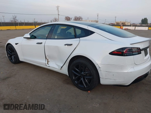2022 Tesla Model S with VIN 5YJSA1E57NF483768, listed as a IAAI auction lot 41069339 with 35,342 mi miles and . Bid and sale history available at DreamBid. Image 3.