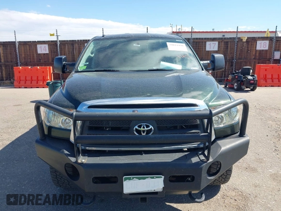 2010 Toyota Tundra z VIN 5TFUW5F11AX103188, wystawiony jako IAAI lot #39811998 z przebiegiem 198 948 mil mil oraz . Historia ofert i sprzedaży dostępna na DreamBid. Obrazek 12.