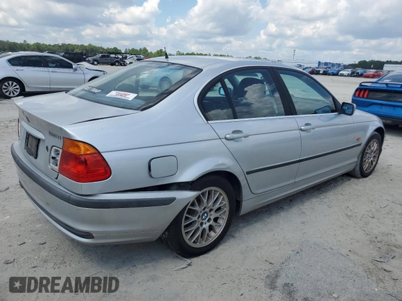 2000 BMW 3 Series 328i with VIN WBAAM5343YFR19582, listed as a Copart auction lot 72575994 with 190,156 mi miles and Salvage Title. Bid and sale history available at carsss.com. Image 3.