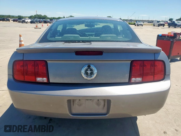 2007 Ford Mustang Deluxe z VIN 1ZVFT80N375232811, wystawiony jako Copart lot #57910365 z przebiegiem 162 721 mil mil oraz Szkoda całkowita • Salvage title. Historia ofert i sprzedaży dostępna na DreamBid. Obrazek 6.