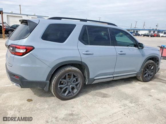 2025 Honda Pilot Touring with VIN 5FNYG2H78SB000571, listed as a Copart auction lot 45391595 with 6,916 mi miles and Salvage Title. Bid and sale history available at carsss.com. Image 3.