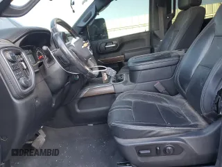 2020 Chevrolet Silverado 3500HD High Country z VIN 1GC4YVEY8LF298403, wystawiony jako Copart lot #55277085 z przebiegiem 103 960 mil mil oraz Szkody całkowita. Historia ofert i sprzedaży dostępna na DreamBid. Obrazek 7.