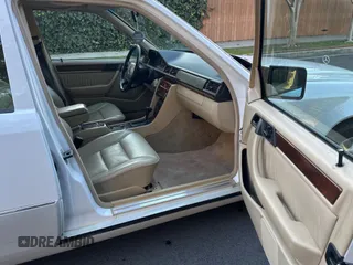 1992 Mercedes-Benz 400 with VIN WDBEA34E4NB705887, listed as a Copart auction lot 48637485 with 76,661 mi miles and Clean Title. Bid and sale history available at carsss.com. Image 5.
