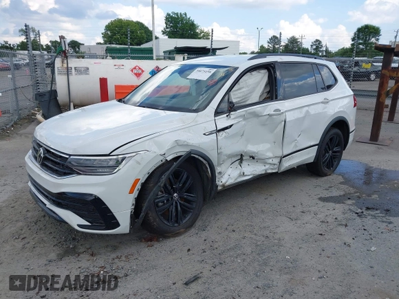 2022 Volkswagen Tiguan SE R-Line Black z VIN 3VVCB7AX3NM009759, wystawiony jako IAAI lot #39075158 z przebiegiem 51 572 mil mil oraz . Historia ofert i sprzedaży dostępna na DreamBid. Obrazek 2.