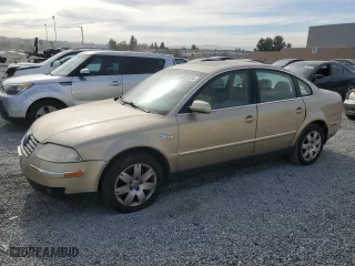 2001 Volkswagen Passat GLX with VIN WVWRH63BX1P143806, listed as a Copart auction lot 82929154 with 85,704 mi miles and Clean Title. Bid and sale history available at carsss.com. Image 1.