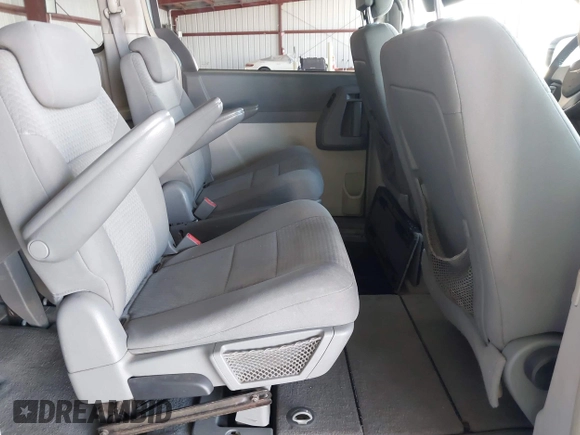 2010 Chrysler Town & Country Touring z VIN 2A4RR5D10AR500903, wystawiony jako IAAI lot #41976476 z przebiegiem 219 230 mil mil oraz . Historia ofert i sprzedaży dostępna na DreamBid. Obrazek 8.