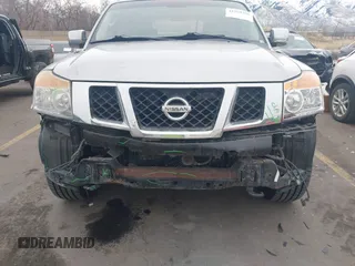 2008 Nissan Armada SE z VIN 5N1AA08C38N601641, wystawiony jako IAAI lot #41569296 z przebiegiem 223 865 mil mil oraz . Historia ofert i sprzedaży dostępna na DreamBid. Obrazek 6.